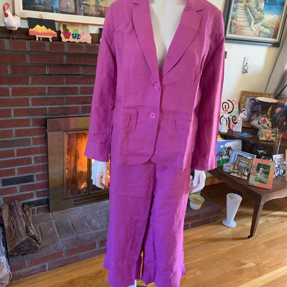 Vibrant Pink Jacket and Pink Pants.
Jacket:S/64
Pants:XL
Buy today!!40% OFF